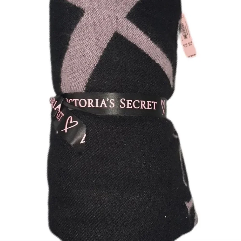 Victoria’s Secret Limited Edition Heart Victorias Secret Print Cozy Trow Blanket